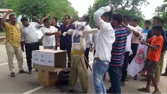 Locals Stage Protest Against Shifting of Dumping Ground