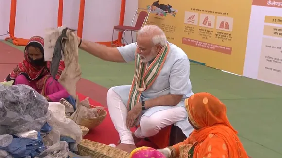 Mathura: PM Picks Plastic Along with Garbage Worker
