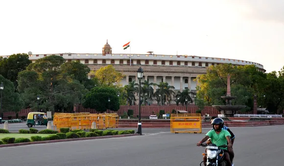 Man with knife arrested outside Parliament