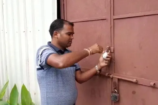 Protesters lock office of Simplex