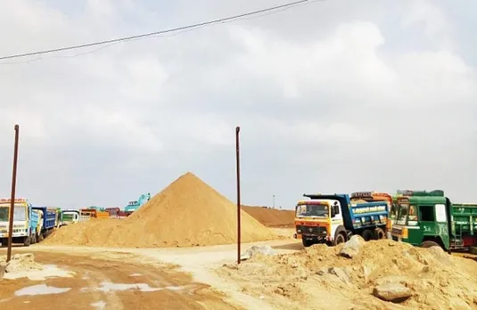Guwahati| Dumper laden with sand seized