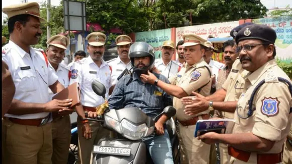 Hyderabad cops giving helmets instead of challans