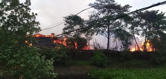 Massive Fire Breaks out at Jute Industry in Gauripur