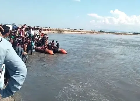 Boat capsizes in Jamugurihat