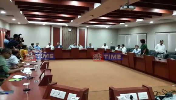 Editors & Intellectuals Meet with Panel of Clause 6 of AA