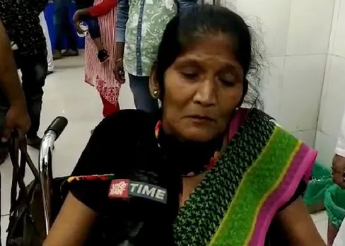 Woman foils attempted bag snatch