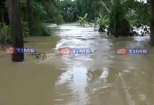 Rising water of Kapili River causes havoc