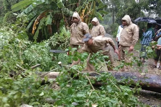 1 dead as Cyclone Bulbul lashes WB