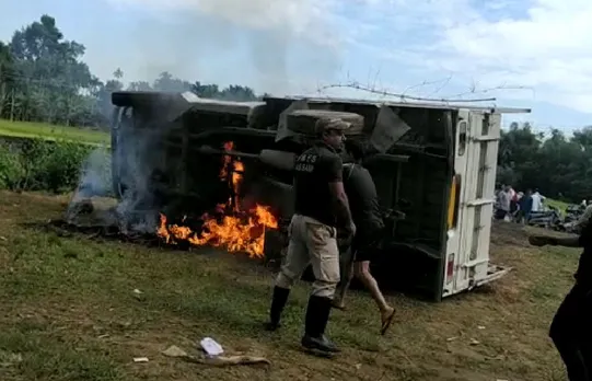 Chhaygaon: Cattle lifters thrashed; vehicle set on fire