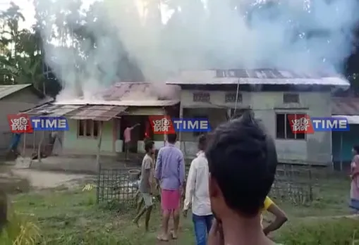 Massive fire burns down houses in Golaghat
