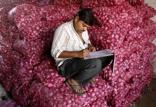 Onion price leaves people in tears