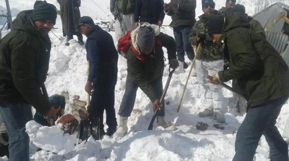 Kashmir: Eight Killed in Two Separate Avalanches