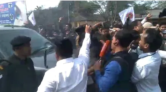 Clash between AASU and BJP workers at Chabua