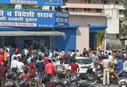 Wine Shops Open: People Forget Lockdown Norms