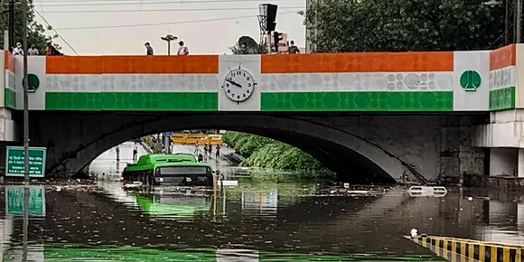2 die as heavy rain lashes Delhi