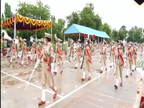 Inspector Leads Parade Despite Father’s Death, Wins Praise