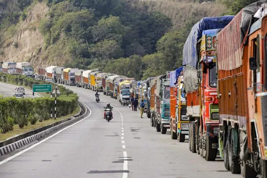 Over 300 Vehicles Stranded In J&K Highway