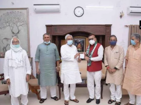 Bihar Ex-DGP Officially Joins JDU