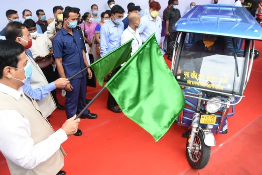 CM Sonowal Distributes Vehicles under MGPA