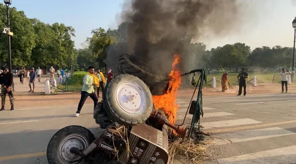 Tractor Set on Fire at India Gate Against Farm Bills
