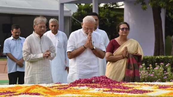 PM Modi Pays Tribute to Mahatma Gandhi