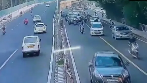 Delhi Traffic Cop Dragged on Car Bonnet