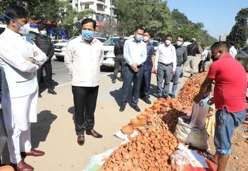 CM Sonowal Purchases Earthen Lamps to Celebrate Diwali