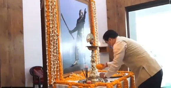 CM Sonowal Pays Tribute to Lachit Barphukan on Birth Anniversary