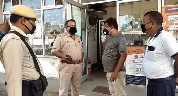 Robbery In Broad Daylight, 11 Lakh Looted