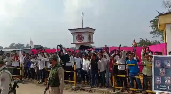 Sarupathar: AASU Shows Black Flags To AGP Ministers