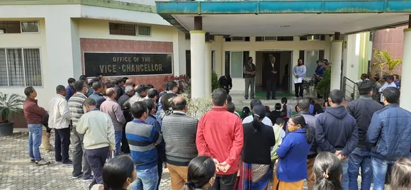 Massive Protest Against DU VC for Financial Irregularities