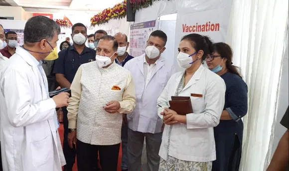 Ghy: Union Min Jitendra Singh Visits COVID Vaccination Centres