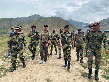 Akshay Kumar Donates Rs 1 Cr For J&K School Building Along LoC
