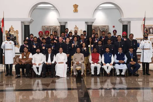 President Kovind Hosts Indian Contingent of Tokyo Olympics Over ‘High Tea’ At Rashtrapati Bhavan