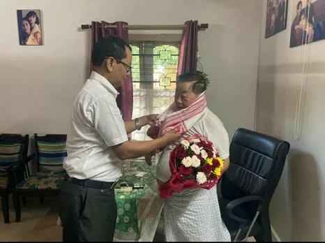 Top BJP Leaders Visits Residence Of Former APCC Leader Biren Singh