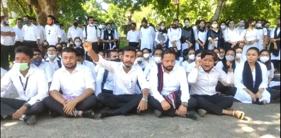 Law Students Of GU Demands Cancellation Of Sessional Exams, Stages Protest At University Campus