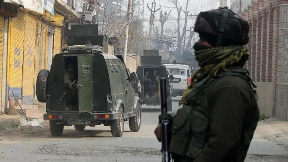 Three Terrorists linked to Lashkar-e-Taiba Arrested in Jammu kashmir 