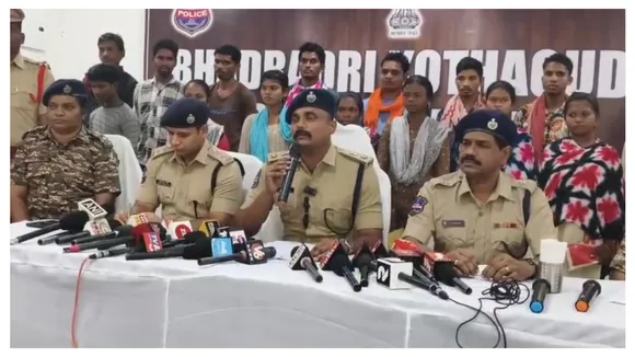 maoists surrender 