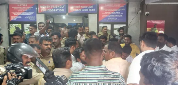 congress protest palakkad police station