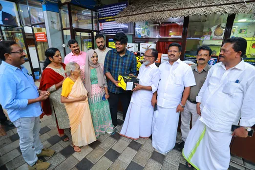 മക്കൾ തെരുവിൽ വലിച്ചെറിഞ്ഞ അനാഥരായ ആയിരക്കണക്കിന് അച്ഛനമ്മമാർക്ക് മകനായി ഡോക്ടർ പുനലൂർ സോമരാജ്; സോമരാജിന് ഗൾഫ് മലയാളി ഫെഡറേഷൻ സൗദി അറേബ്യയുടെ സ്നേഹാദരവ്