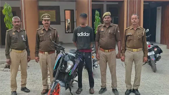 Agra man goes to showroom, takes bike for test ride