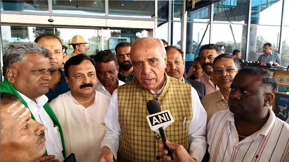 JPC Chairman meets farmers in Karnataka