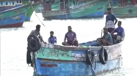 12 Tamil fishermen arrested by Lankan navy for crossing maritime border