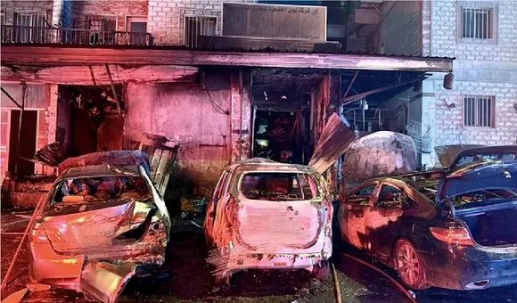 Fire Engulfs Garage and Vehicles in Jleeb Al-Shuyoukh