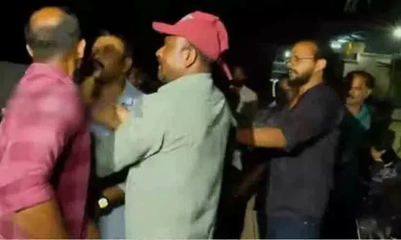 സംസ്ഥാന സമ്മേളനത്തിന് മൂന്ന് മാസം മാത്രം അവശേഷിക്കെ കീഴ് ഘടകങ്ങളിലെ സമ്മേളനം പോലും മര്യാദയ്ക്ക് നടത്താൻ കഴിയാതെ സിപിഎം. മിക്ക സമ്മേളനങ്ങളും കലാശിക്കുന്നത് കൂട്ടത്തല്ലിൽ. ഒടുവിൽ സംസ്ഥാന കമ്മിറ്റി അംഗങ്ങളെവരെ പൂട്ടിയിട്ടെന്ന നാണക്കേടും ബാക്കി. ഈ പൊട്ടിത്തെറി സിപിഎമ്മിന്റെ അടിത്തറ ഇളകുന്നതിന്റെ സൂചന !  മറ്റൊരു 'ബം​ഗാൾ' ആവർത്തിക്കുമോ ?