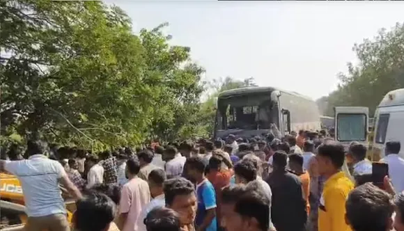 Bus swerves to avoid hitting bike in Maharashtra, overturns; 9 killed