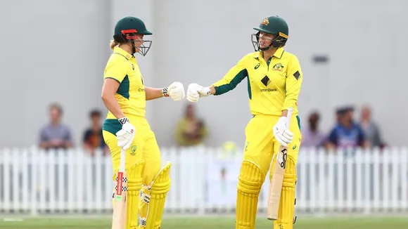 ര​ണ്ടാം ഏ​ക​ദി​നത്തിലും ഇ​ന്ത്യ​ൻ വ​നി​ത​ക​ൾ​ക്ക് വമ്പൻ തോ​ൽ​വി. ജോ​ർ​ജി​യ വോ​ളി​ന്‍റെ​യും എ​ല്ലി​സ് പെ​റി​യു​ടെ​യും സെ​ഞ്ചു​റി ക​രു​ത്തി​ൽ പരമ്പര സ്വന്തമാക്കി ഓ​സ്ട്രേ​ലി​യ​. ഇന്ത്യൻ നിരയിൽ തിളങ്ങിയത് മലയാളി താരം മി​ന്നു മ​ണി മാത്രം !