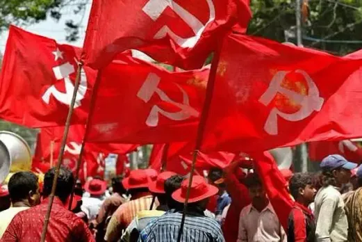 കണ്ണൂര്‍ തലശ്ശേരിയില്‍ ക്ഷേത്രോത്സവത്തിനിടെ സംഘര്‍ഷം. പൊലീസിനെ ആക്രമിച്ച 27 സിപിഎം പ്രവര്‍ത്തകര്‍ക്കെതിരെ കേസ്. സംഘര്‍ഷത്തിന് കാരണം സിപിഎം പ്രവര്‍ത്തകര്‍ ക്ഷേത്ര പരിസരത്ത് മുദ്രാവാക്യം വിളിച്ചത്