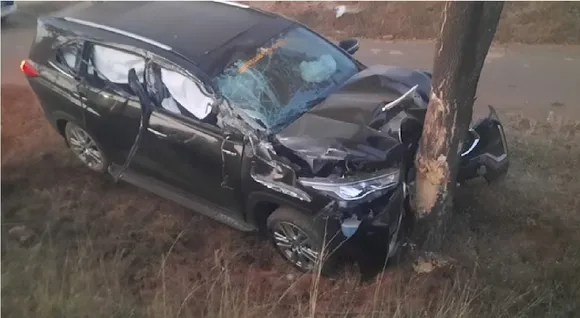 Karnataka minister Laxmi Hebbalkar, brother hurt after their car hits tree