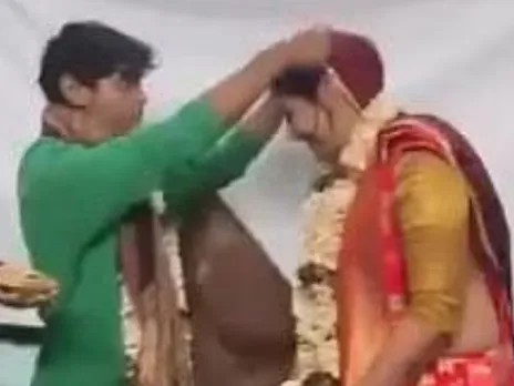 Female professor gets 'married' to student in classroom